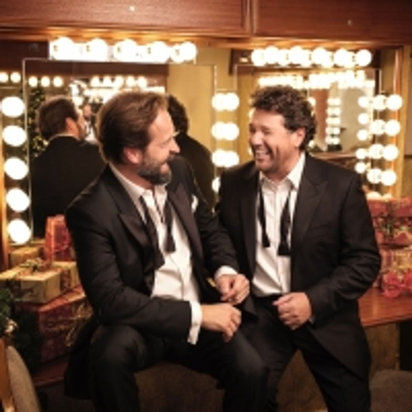 Wake Up With BWW 11/25: GRAMMY Nominations, THE PROM Posters, and More!  Image