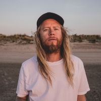 Stu Larsen Shares 'Hurricane' From Upcoming Album & Announces North American Tour 　​  ​ 