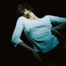 Tei Shi Shares 'No Falta'; New Album 'Valerie' Out In April