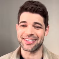 Interview: Jeremy Jordan Talks Going '70s For SPINNING GOLD Video