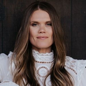 Nicolle Galyon Unveils Surprise EP 'Second Wife' This Friday