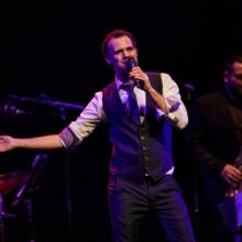 Joan Vázquez publica el videoclip de 'Too darn hot'