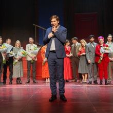 PHOTOS: EL TIEMPO ENTRE COSTURAS se estrena en La Latina