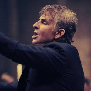 Video: Watch Bradley Cooper as Leonard Bernstein in MAESTRO Trailer With Carey…