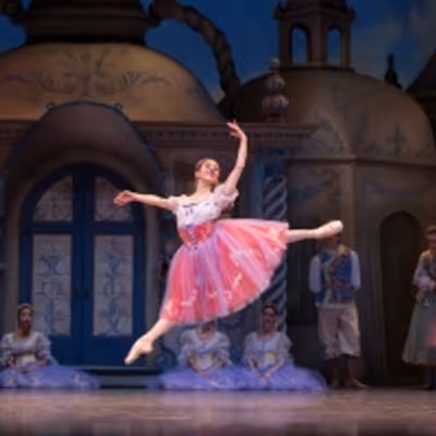 BWW Review: PACIFIC NORTHWEST BALLET'S &ldquo;COPPELIA&rdquo; ON THE DIGITAL STAGE Filmed at McCaw Hall