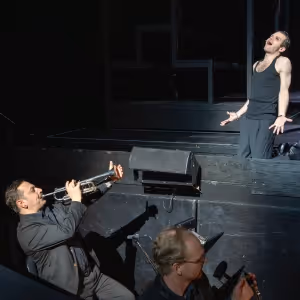 Review: Berliner Ensemble's Gone-in-a-Flash THREEPENNY OPERA Spends Long Weekend at…