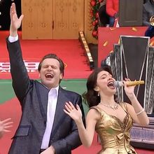 Video: Jonathan Groff & JUST IN TIME Cast Performs Medley at the Macy's Thanksgiving