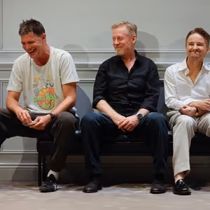 ART Starring Roxburgh, Herriman, Schmitz Will Open in April at Comedy Theatre