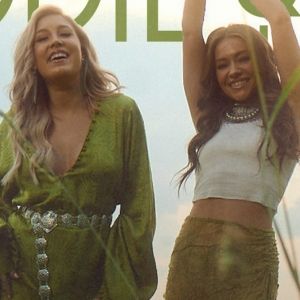 Maddie & Tae Announce 'Here's To Friends' Tour For Spring 2024