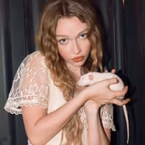Mollie Elizabeth Releases New Single "PETTY CRIMES"