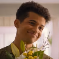 VIDEO: Jordan Fisher Stars in HELLO, GOODBYE & EVERYTHING IN BETWEEN Netflix Film…
