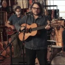 VIDEO: Jeff Tweedy Performs 'Gwendolyn' on LATE NIGHT WITH SETH MEYERS