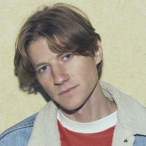 Lostboycrow Returns With Nostalgic New Single 'Discount Dreamer'