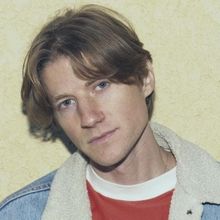 Lostboycrow Returns With Nostalgic New Single 'Discount Dreamer'