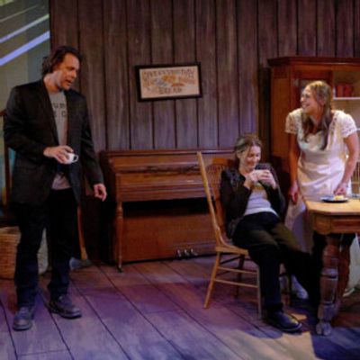 Review: THE BIRDS at Albion Theatre is a Foreboding Psychological Thriller