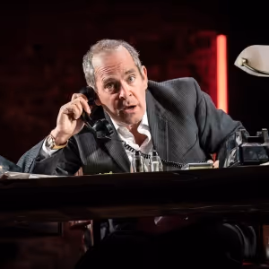 Tom Hollander Reveals Fear of Russian Threats While Performing in PATRIOTS