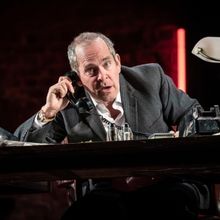 Tom Hollander Reveals Fear of Russian Threats While Performing in PATRIOTS