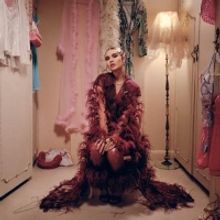 Mimi Webb Releases New Video for 'Good Without'