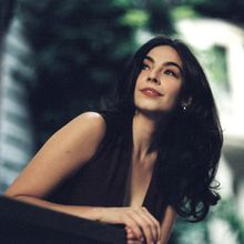 Stella Cole to Perform at NYC's Café Carlyle; Releases New EP