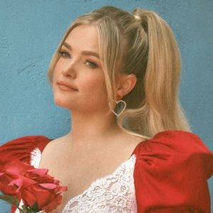 Hailey Whitters Releases New Song 'Tie'r Down' from 'I'm In Love EP'