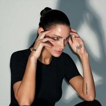 Photos: Niia Releases V (GOTH JAZZ EDITION) Deluxe Album Now