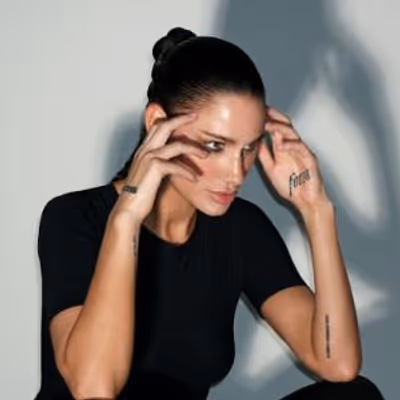 Photos: Niia Releases V (GOTH JAZZ EDITION) Deluxe Album Now