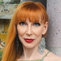 Retro-Jazz Singer Laura Ainsworth Reinvents 'Goldfinger'