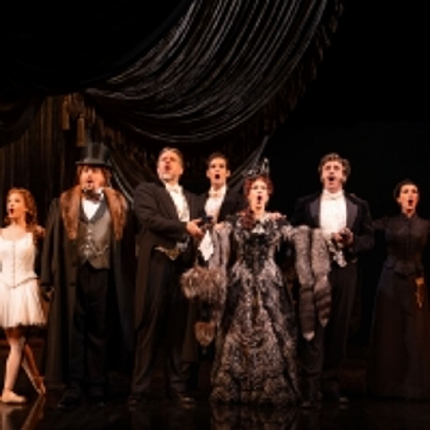 Wake Up With BWW 4/14: Glenn Close on the SUNSET BOULEVARD Film, and More!  Image