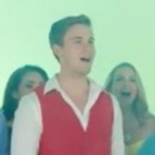 VIDEO: Peter Hollens Performs WICKED Medley With The Show's Touring Cast