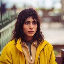 EDINBURGH 2023: Review: WALKING HOME, Gilded Balloon Teviot – Wine Bar