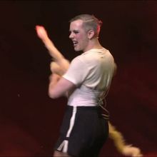 Video: Cole Escola Performs 'Iowa Stubborn' at MCC MISCAST25