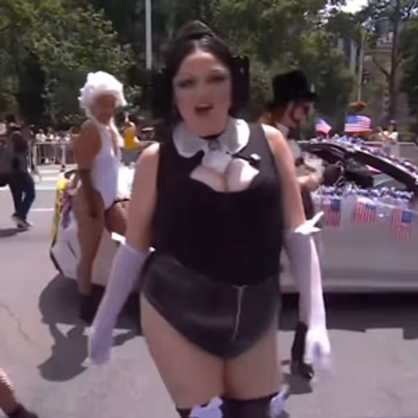 Video: Meg Stalter Performs at NYC Pride as OH, MARY!'s 'Mary Todd Lincoln' Photo