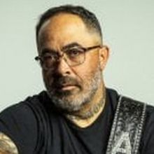 Aaron Lewis Postpones Remainder Of 2023 Tour Due To Mandatory Vocal Rest