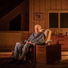 Review: TO HAVE AND TO HOLD, Hampstead Theatre