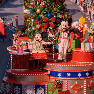 Video: Watch the Full DISNEY PARKS MAGICAL CHRISTMAS DAY PARADE Feat. Nicole…