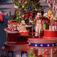 Video: Watch the Full DISNEY PARKS MAGICAL CHRISTMAS DAY PARADE Feat. Nicole… Video