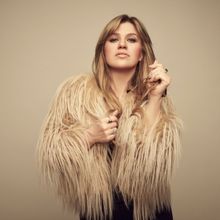 Kelly Clarkson Sets New Las Vegas Residency at The Colosseum at Caesars Palace