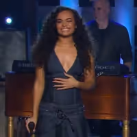 Video: & JULIET's Lorna Courtney & Kelly Clarkson Sing 'Since U Been Gone' on THE… Video