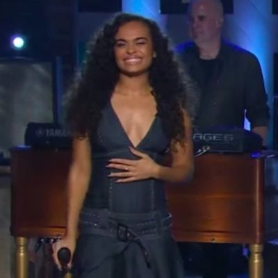 Video: & JULIET's Lorna Courtney & Kelly Clarkson Sing 'Since U Been Gone' on THE KELLY CLARKSON SHOW