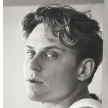 Billy Magnussen and Kit Harington to Headline Horse Racing Comedy CHARIOT