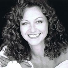 Julie White, Abby Mueller & More to Join The Acting Company Gala Honoring Stephen McK