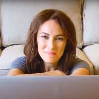 VIDEO: Laura Benanti Covers 'Sucker' By the Jonas Brothers; Will Donate Proceeds to… Video