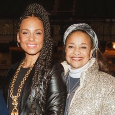 Video: Alicia Keys Celebrates HELL’S KITCHEN's One Year Anniversary at Curtain Call