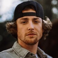 Bailey Zimmerman's Platinum Hit 'Fall in Love' Becomes Fastest Debut Single to Reach…