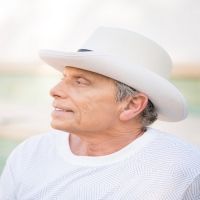Singer Songwriter Larry Jay Gets 'Drunk On Dreams' In New Single