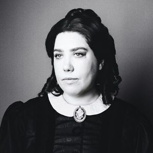 Photo: Hannah Solow Takes Over as 'Mary Todd Lincoln' in OH, MARY!