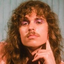 Mothé Shares New Single 'Happy'