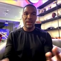 VIDEO: Michael Strahan Shows Off His NFL Injury on THE KELLY CLARKSON SHOW