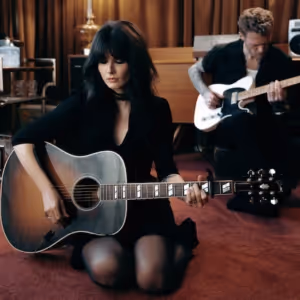 Victoria Bigelow Shares 'Under The Tree (Acoustic)'