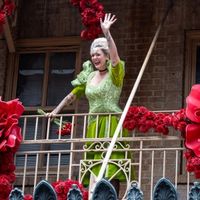 Video: Watch Betty Who Sing with Crowd After HADESTOWN Video